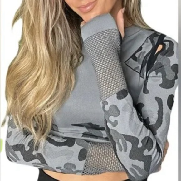Tops - Long Sleeve Shirt - Camo Print  S Small - Yoga Dark Gray & Black